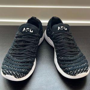 APL shoes size 7.5
